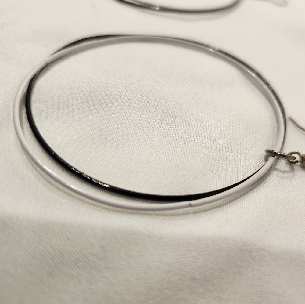 Hoop Earrings Blk/Wht Wire - Picture 2 of 3